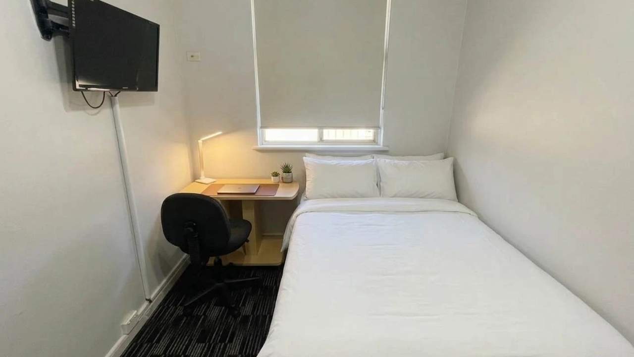 Furnished room with own bathroom