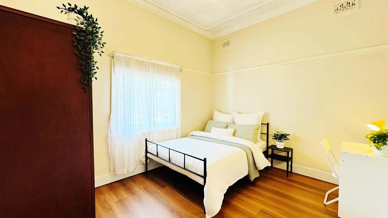 Furnished room in a flatshare