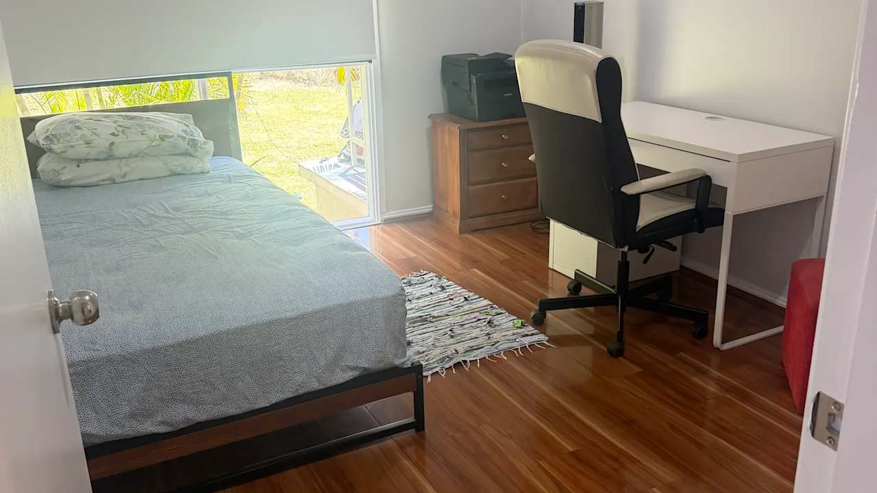 Furnished room in a share house
