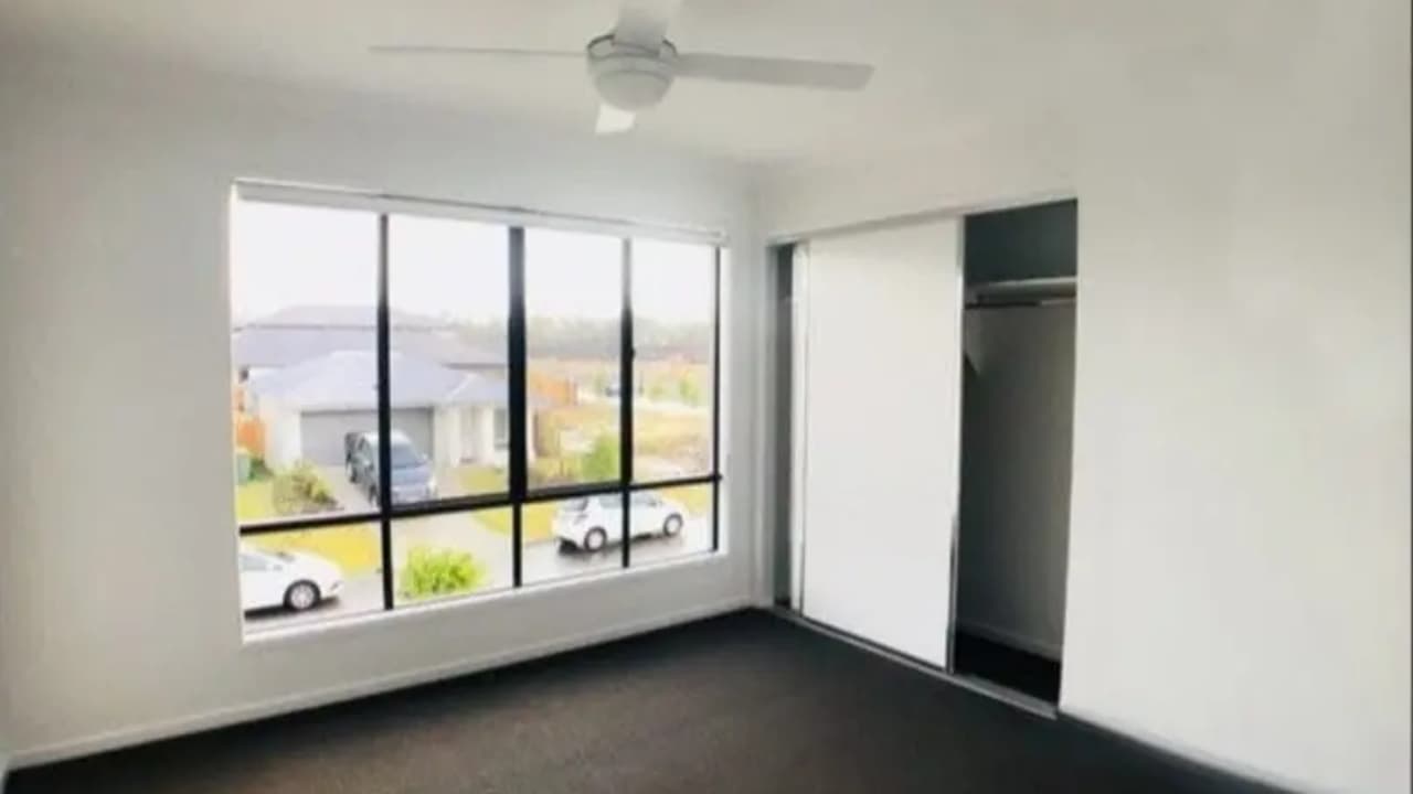 Room in a share house