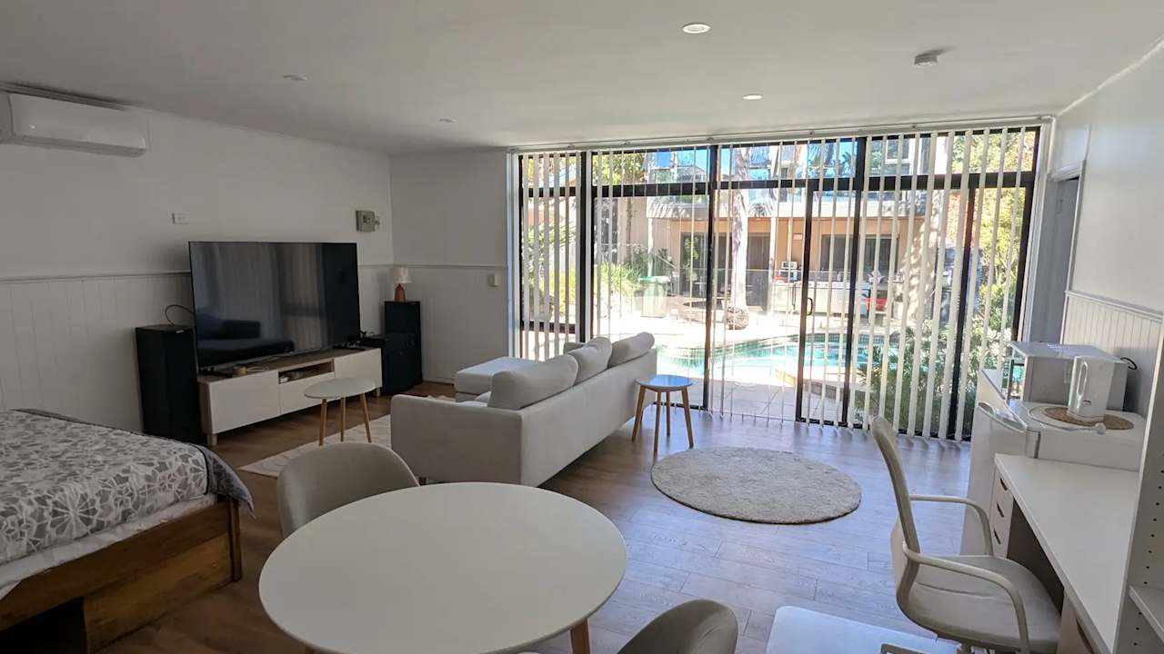 Furnished room with own bathroom