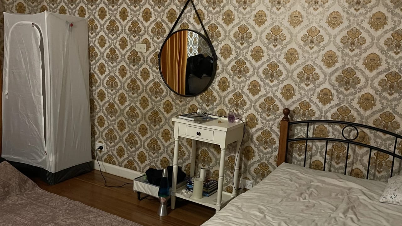 Furnished room in a share house