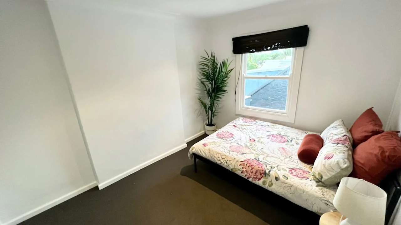 Room in a share house