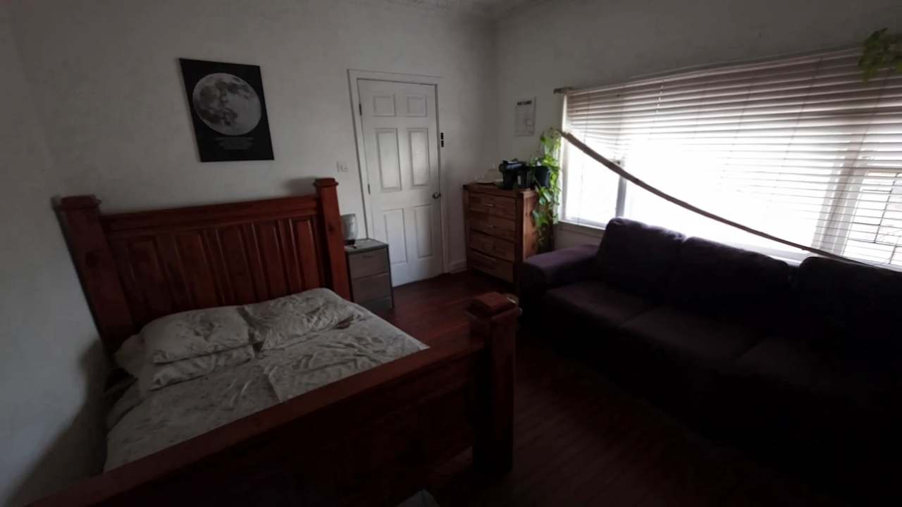 Room in a share house