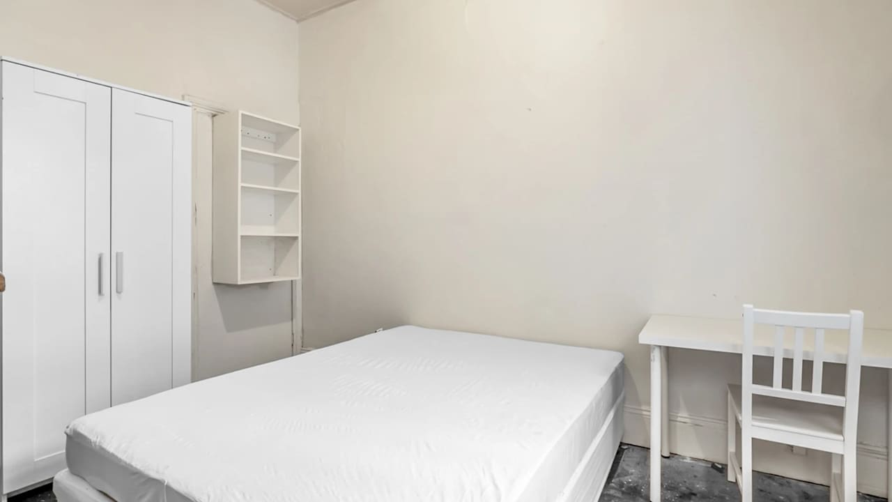 Furnished room in a flatshare