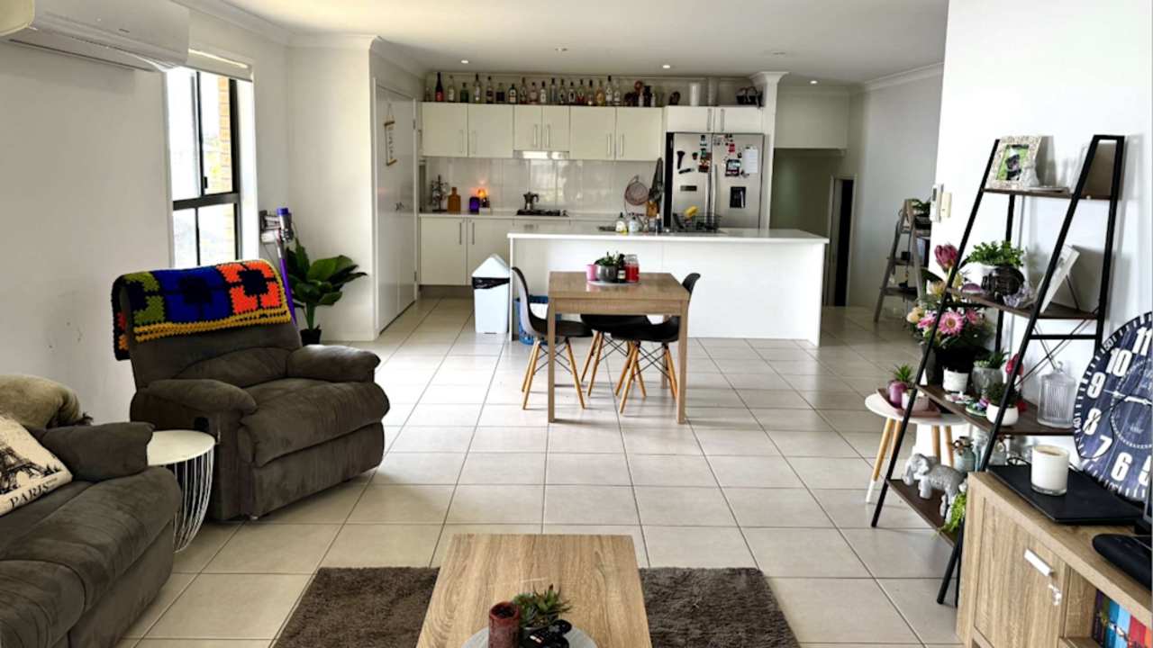 Room in a share house
