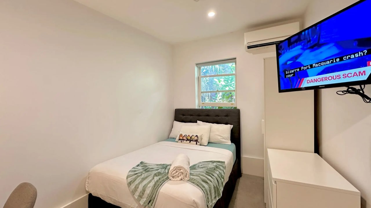 Furnished room in a share house