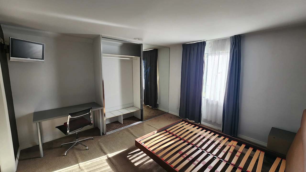 Furnished room with ensuite in a flatshare