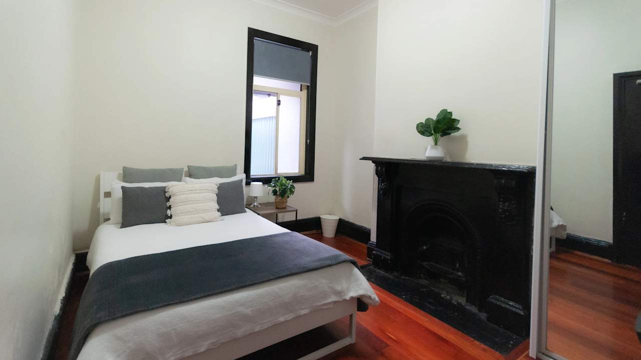 Furnished room in a flatshare