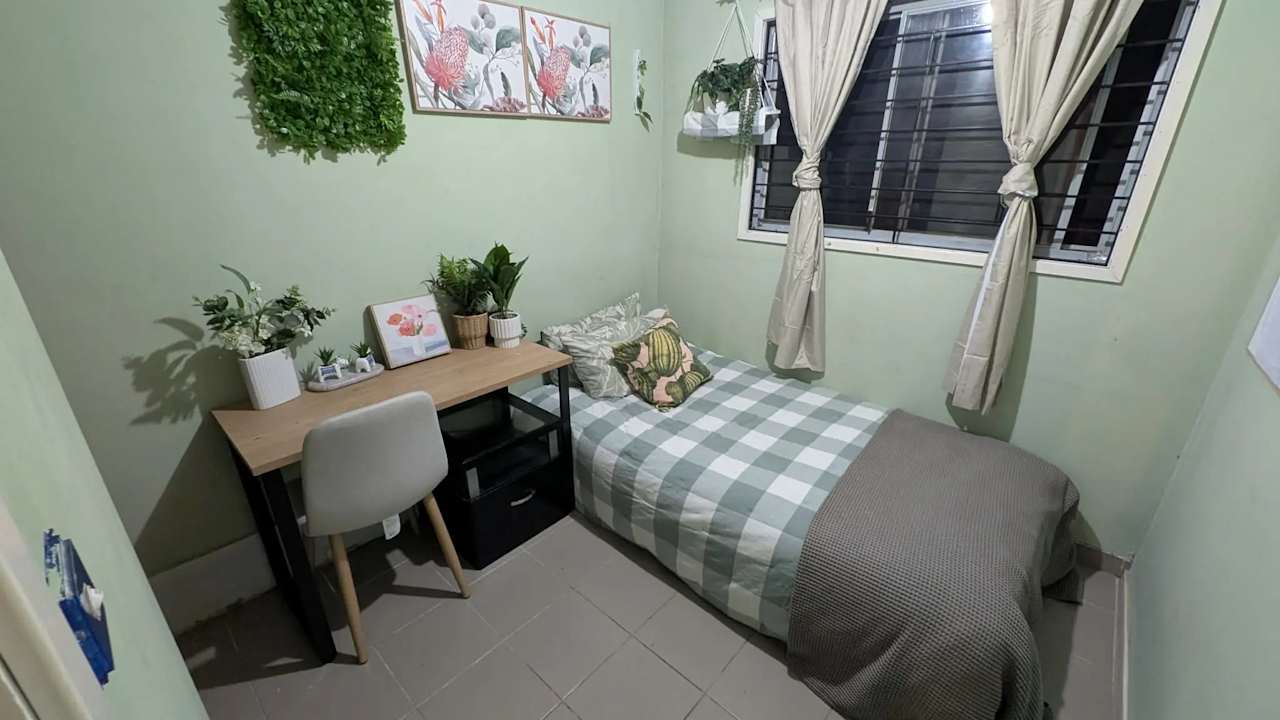 Furnished room in a share house