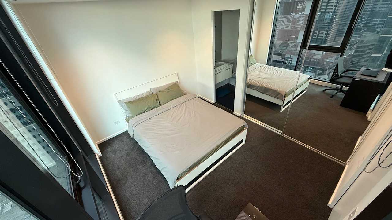 Furnished room with ensuite in a flatshare