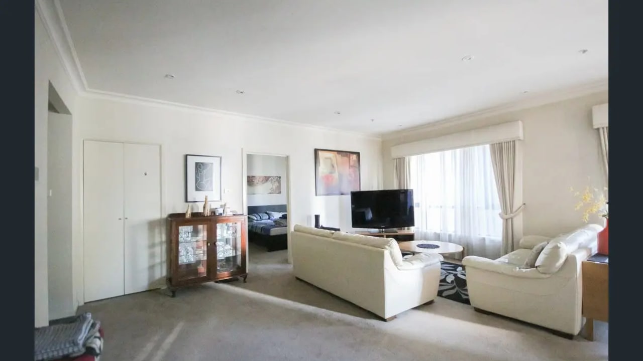 Furnished room with ensuite in a flatshare