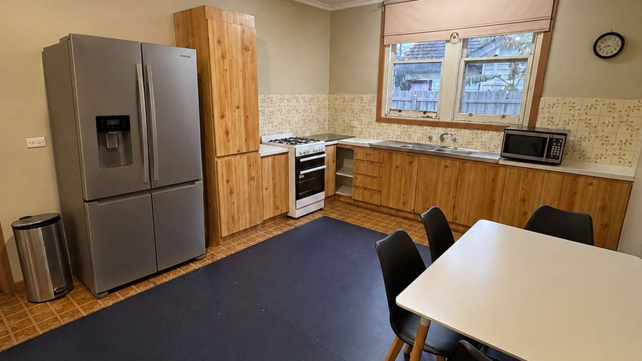 Whole property with 5 rooms for rent