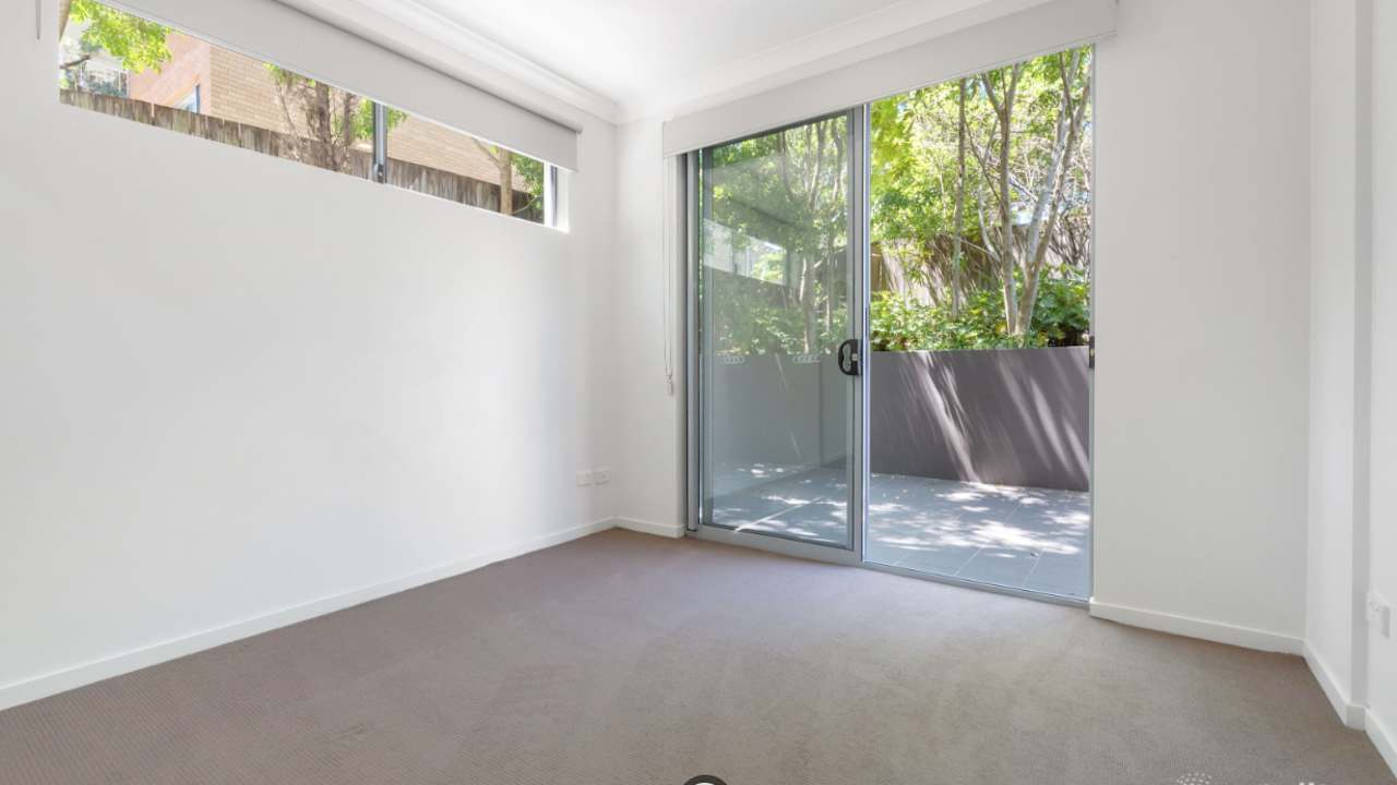 Unfurnished room with own bathroom