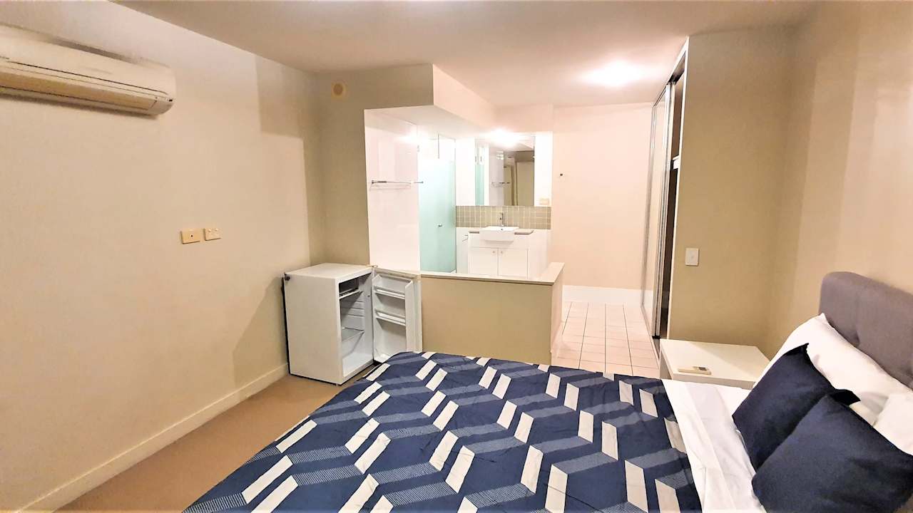 Furnished room with ensuite in a flatshare
