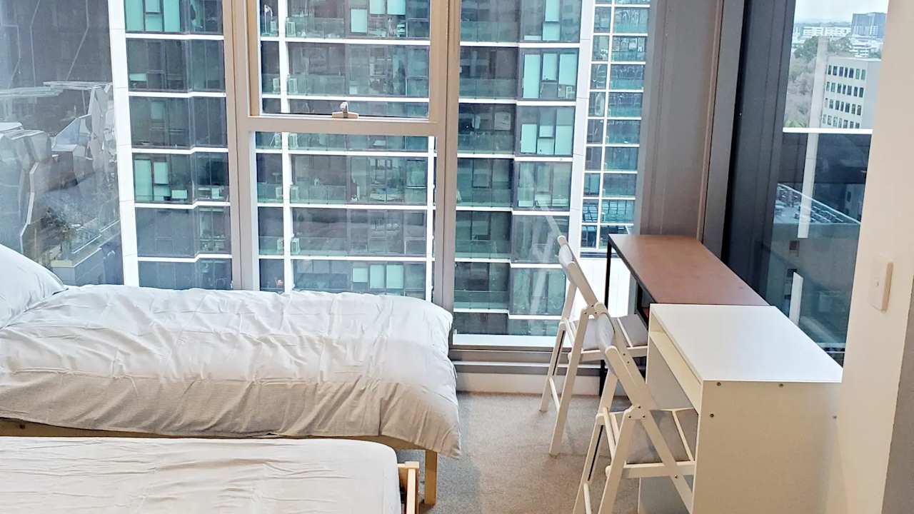 Furnished room with ensuite in a flatshare