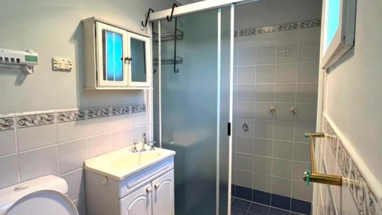 Unfurnished room in a flatshare