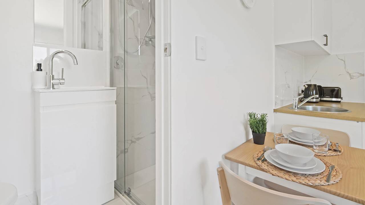 Furnished room with own bathroom