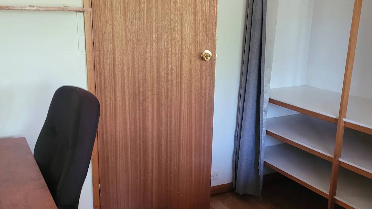 Room in a share house