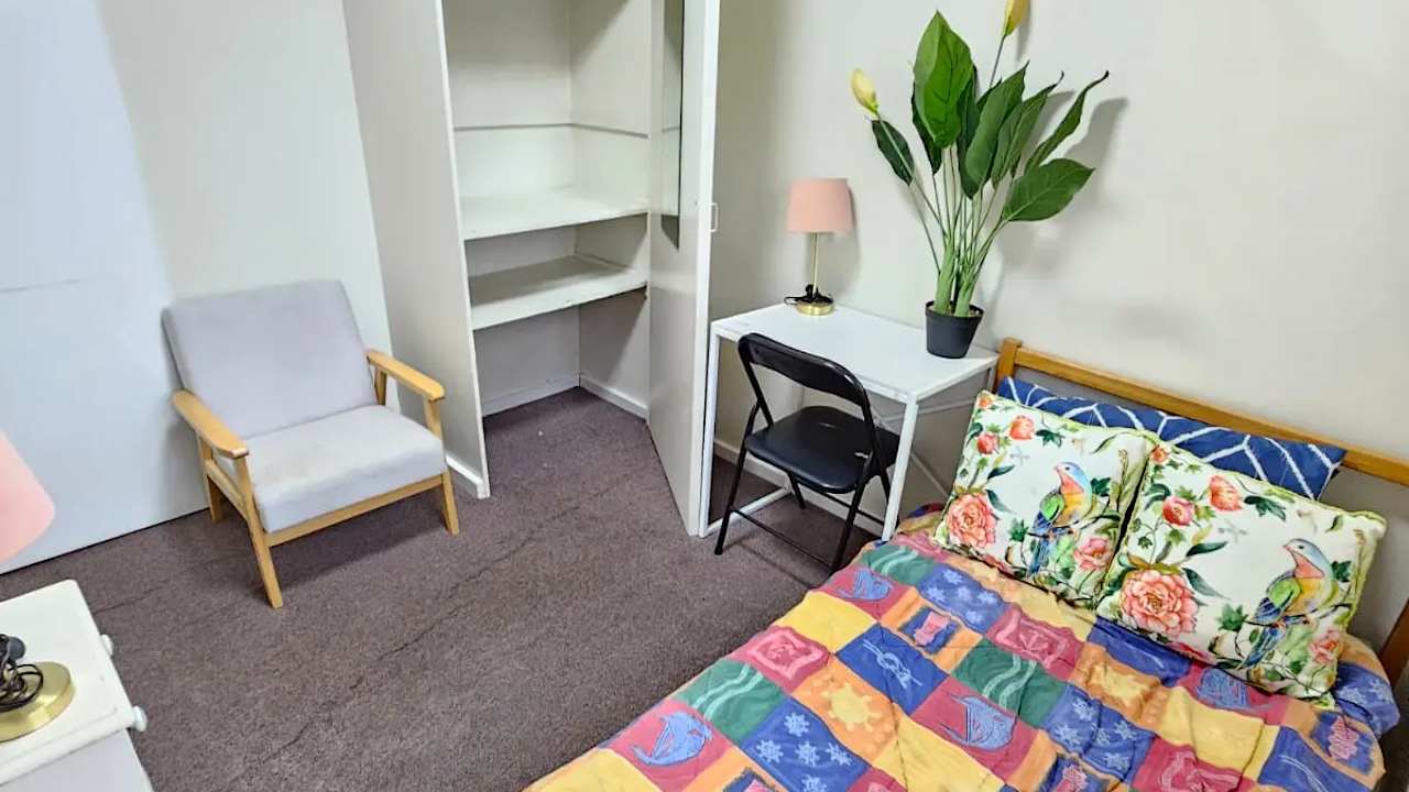Furnished room in a share house