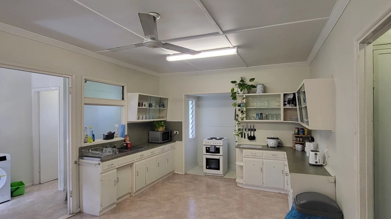 Room in a share house