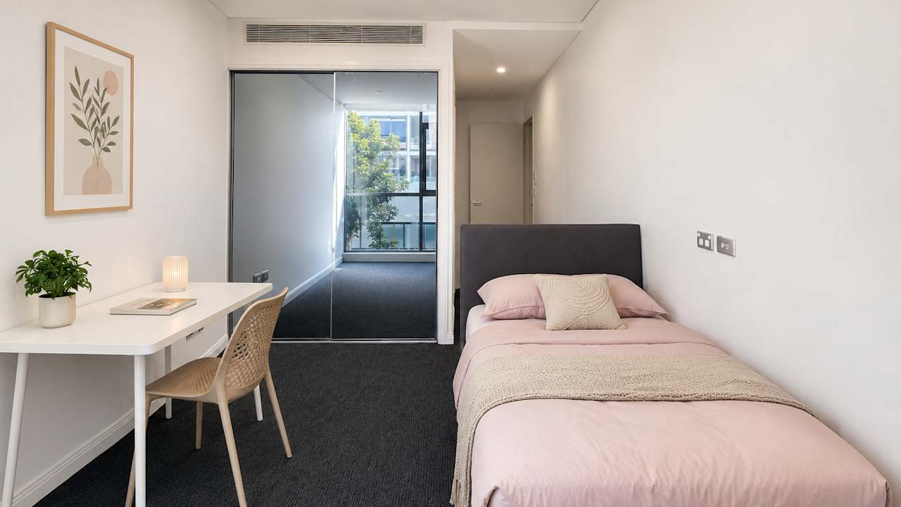 Furnished room in a flatshare