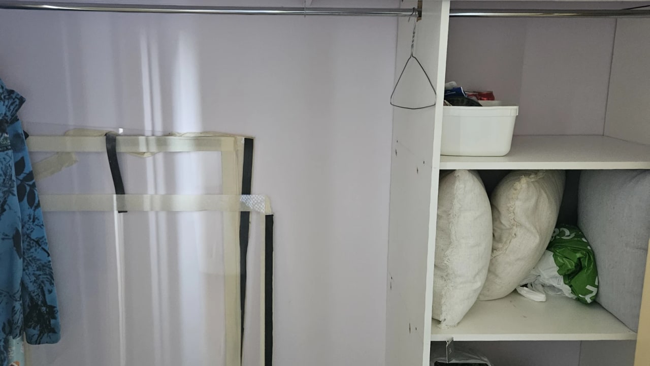 Room in a share house