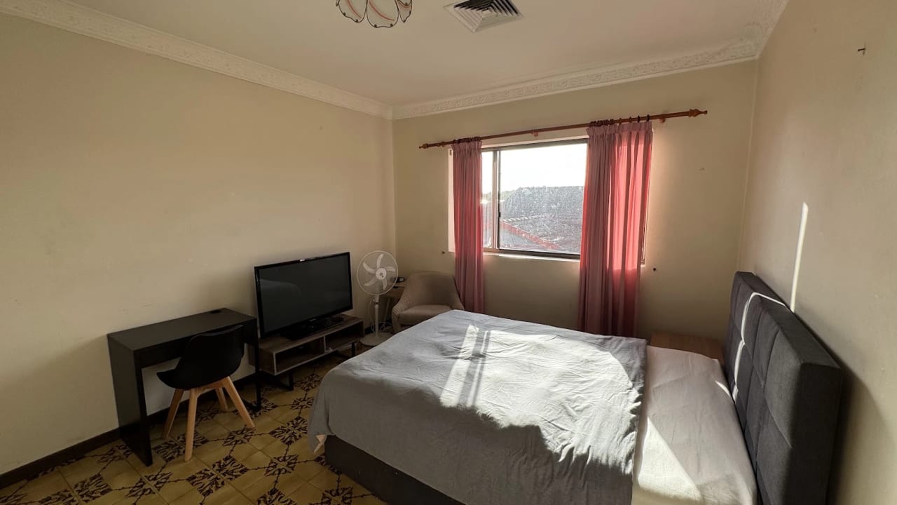 Room in a share house