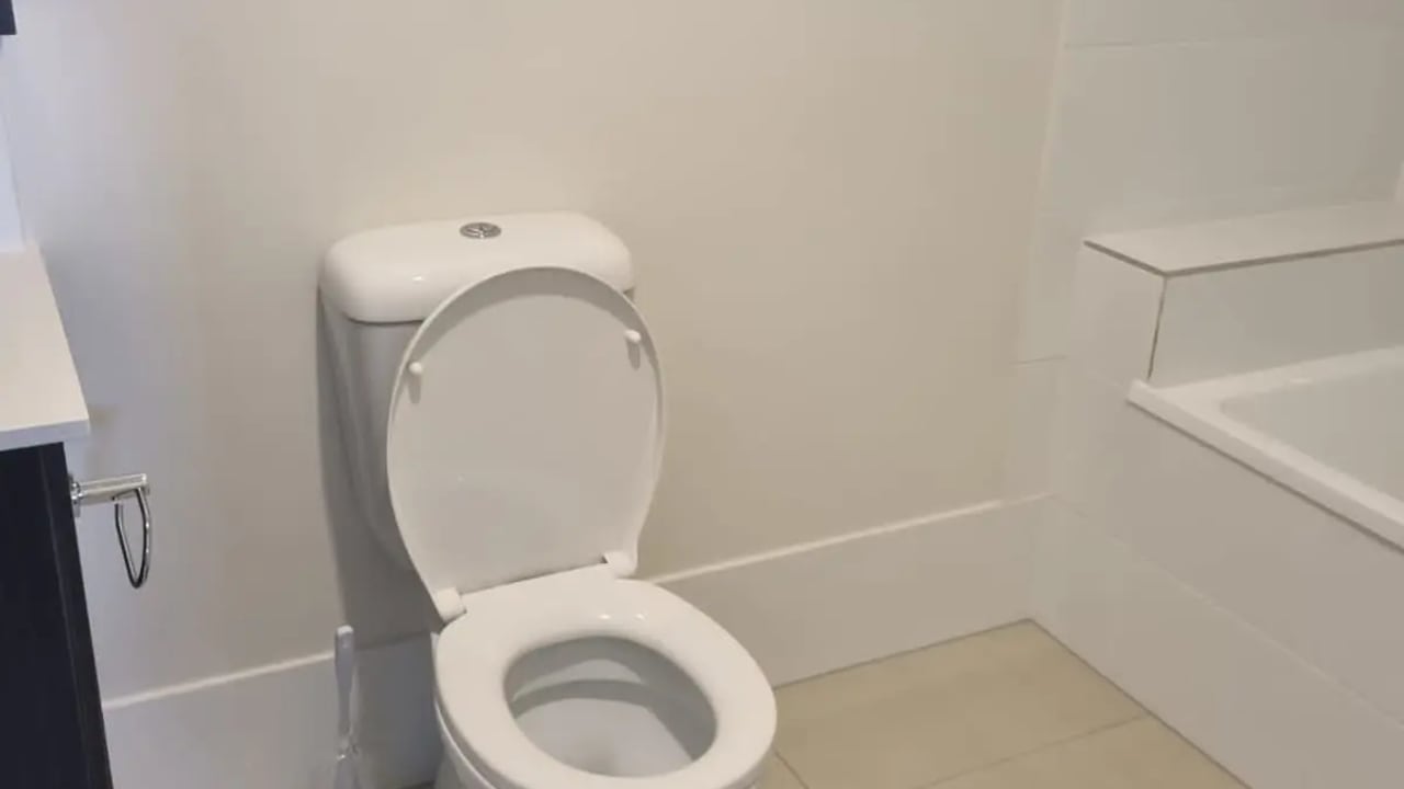 Furnished room with own bathroom