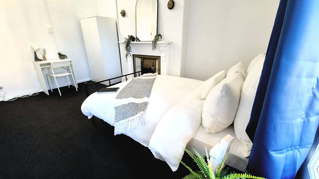 Furnished room in a share house