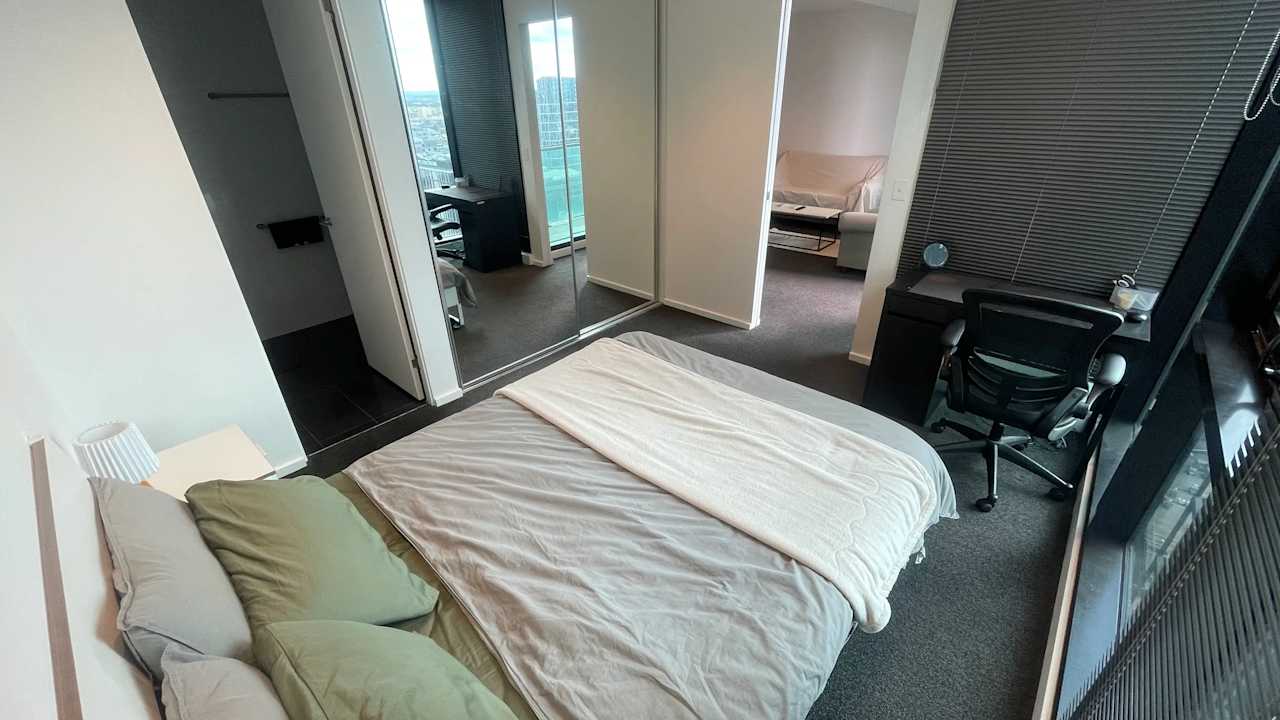 Furnished room with ensuite in a flatshare