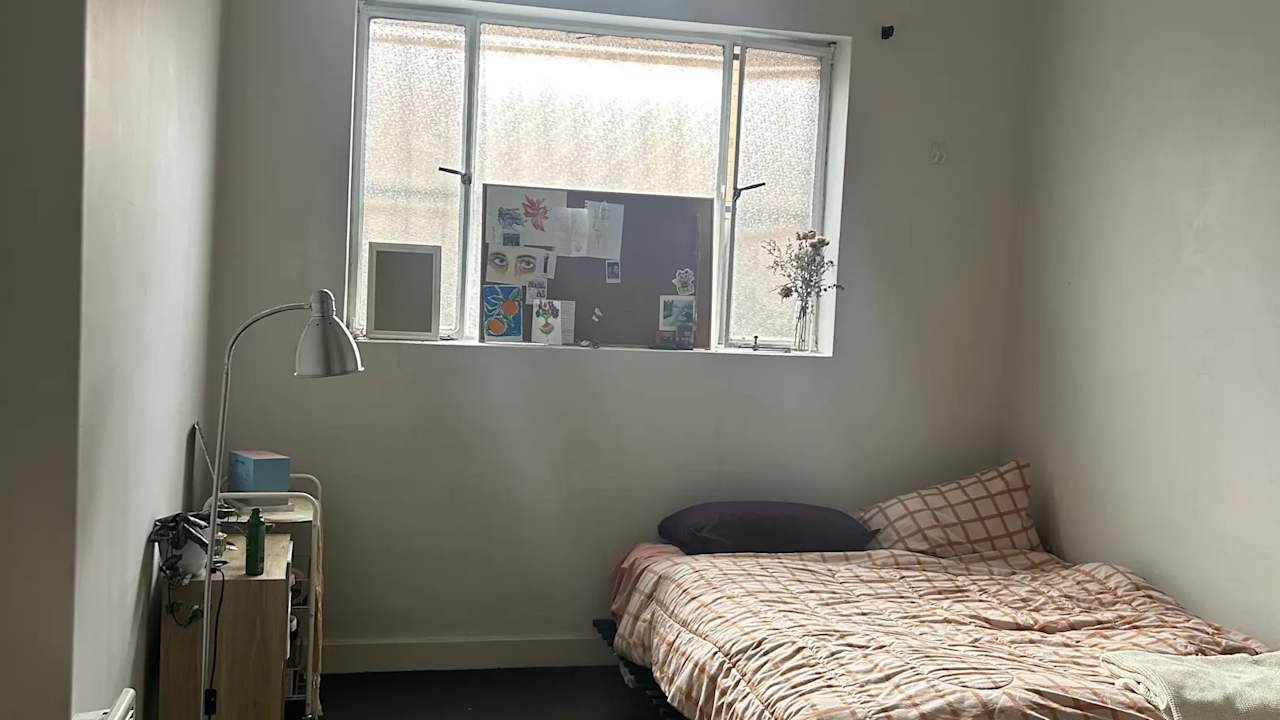 Room in a share house