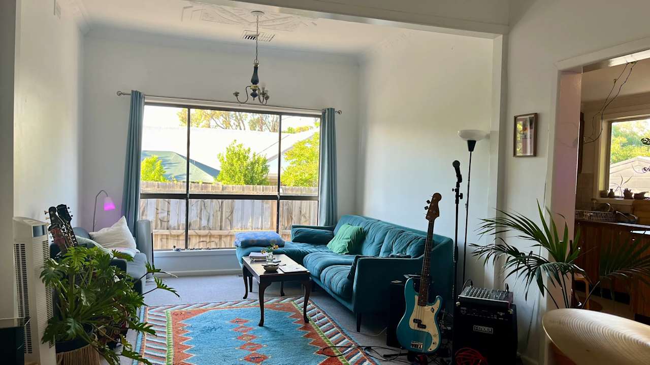Room in a share house