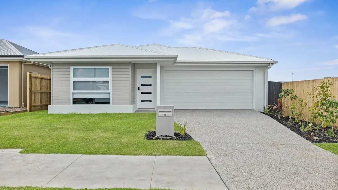 Furnished room with ensuite in a share house