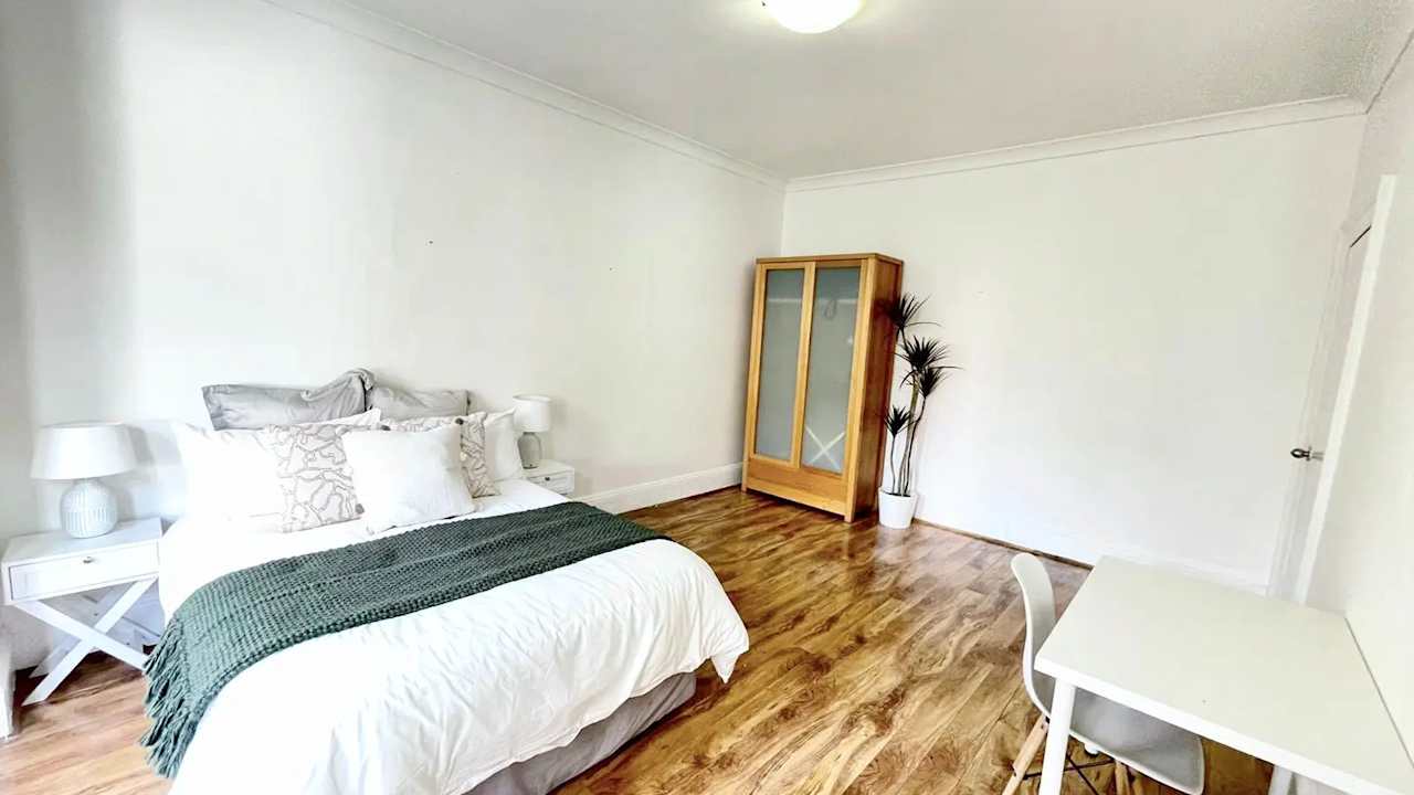 Room in a share house