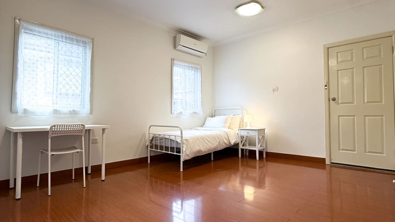 Furnished room in a share house