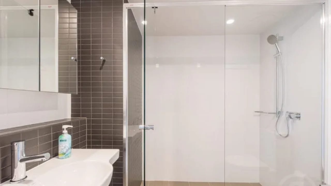 Furnished room with ensuite in a flatshare