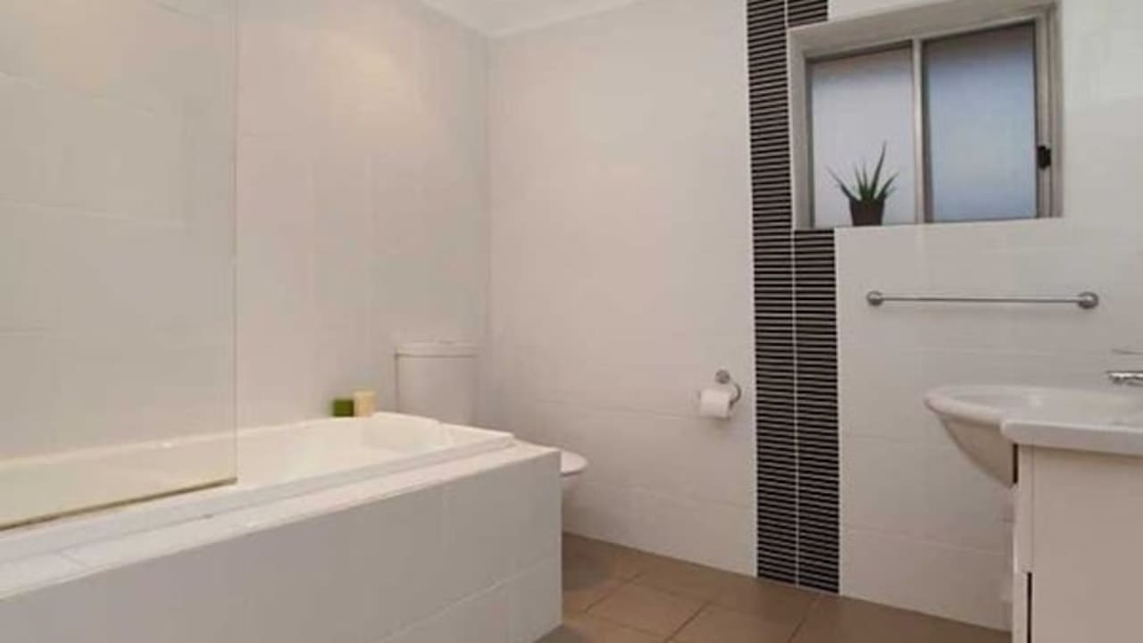 Unfurnished room in a flatshare
