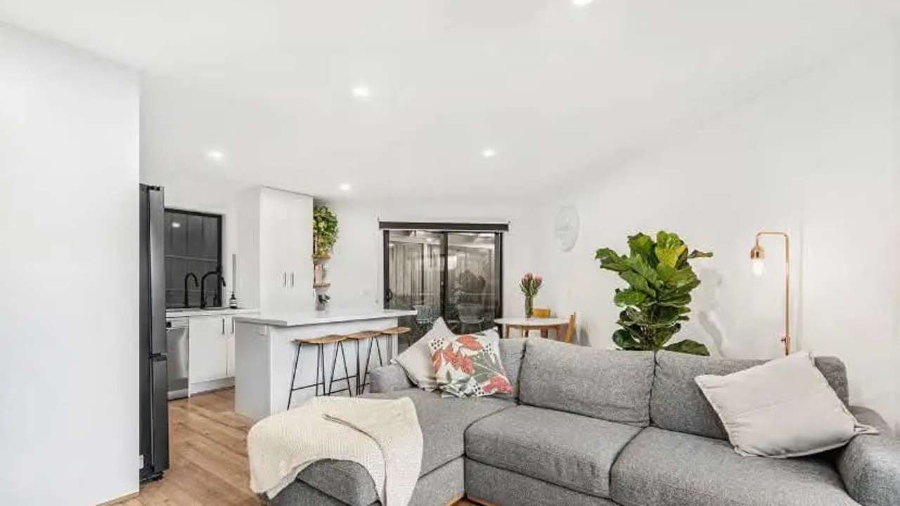 Whole property with 2 rooms for rent