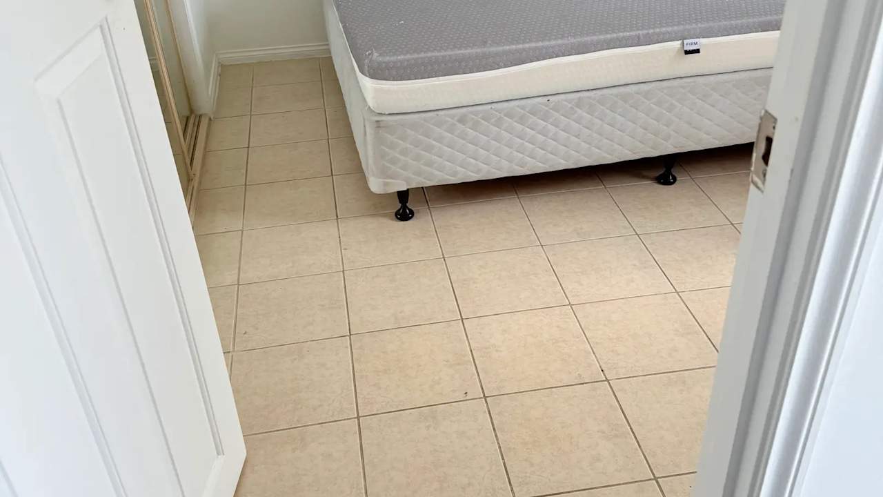 Unfurnished room in a share house