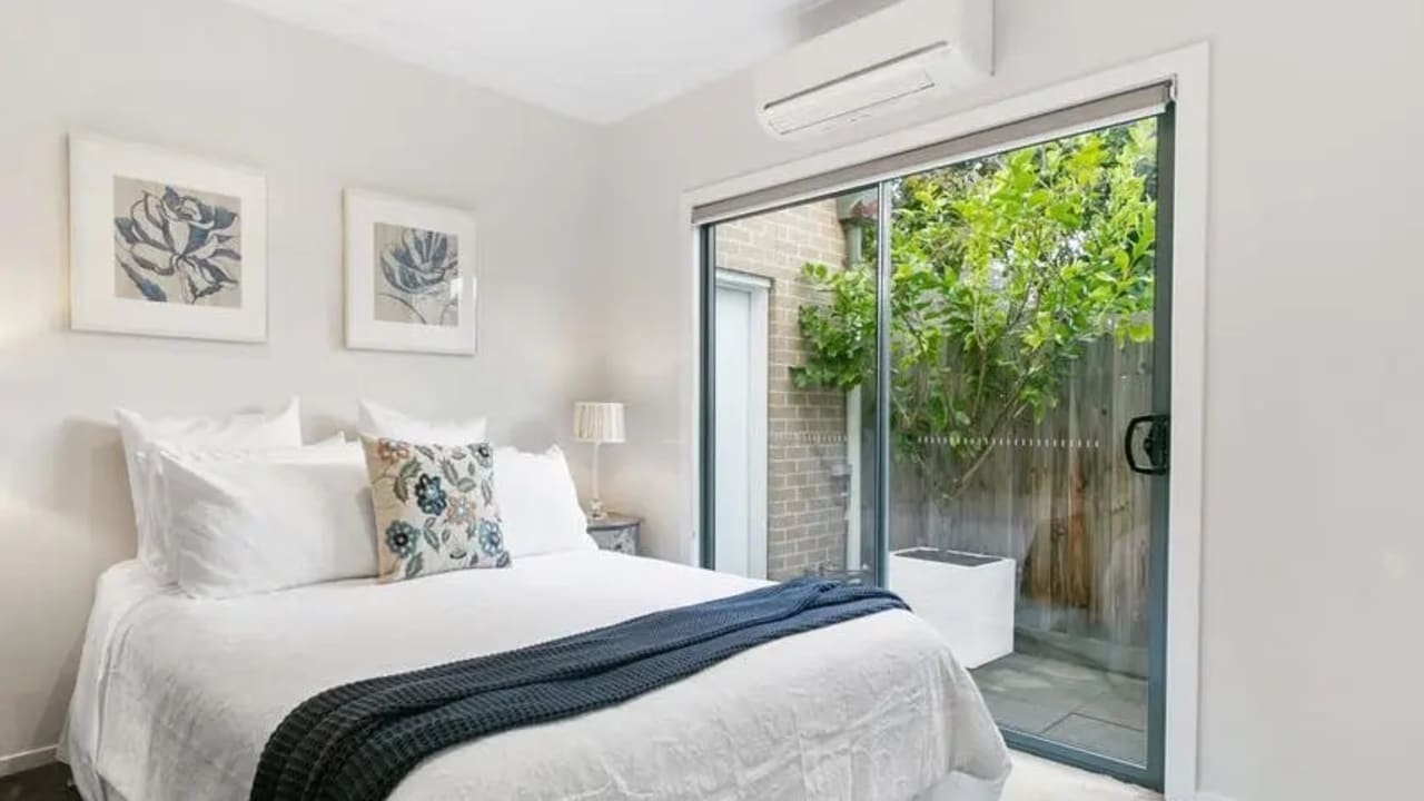 Whole property with 2 rooms for rent