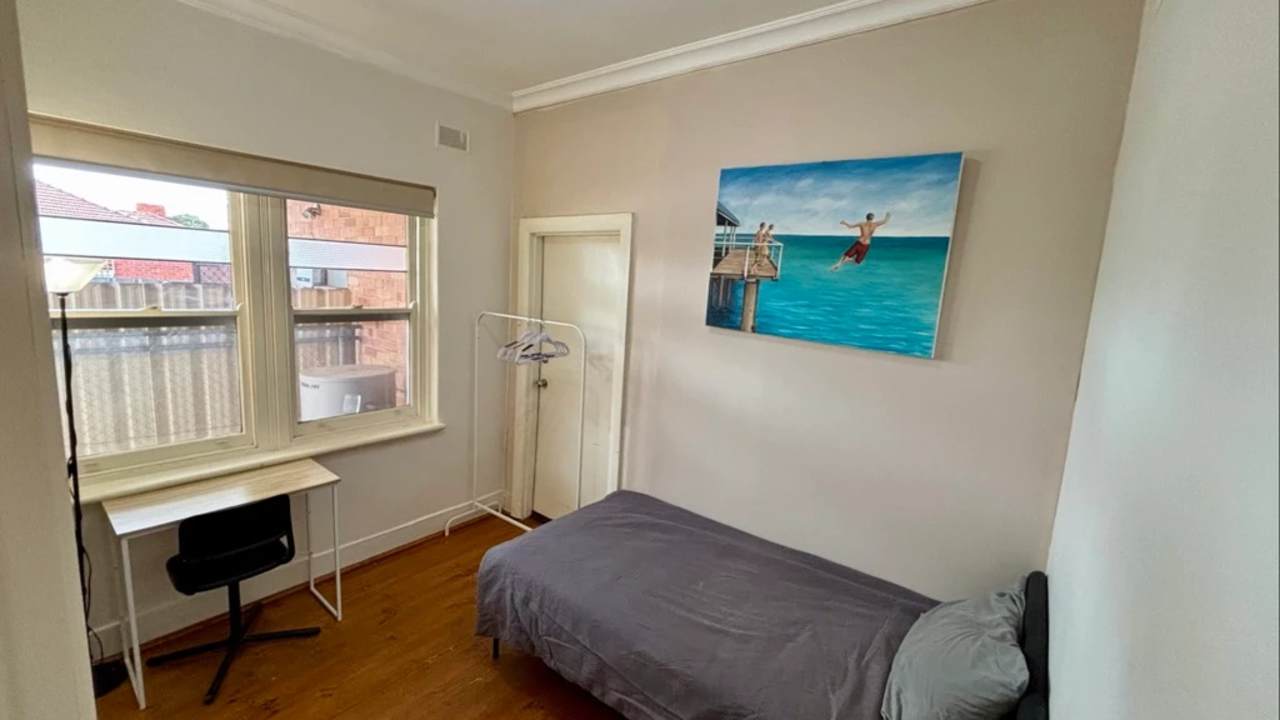 Room in a share house