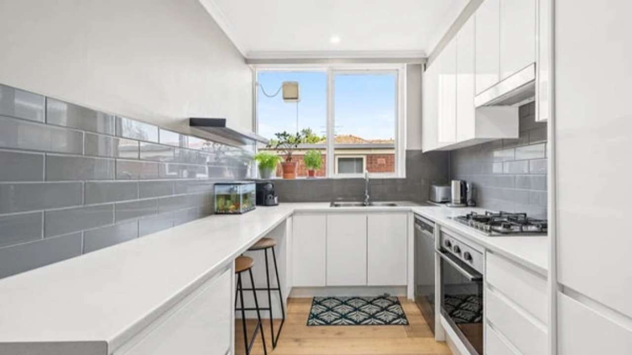 Unfurnished room in a flatshare