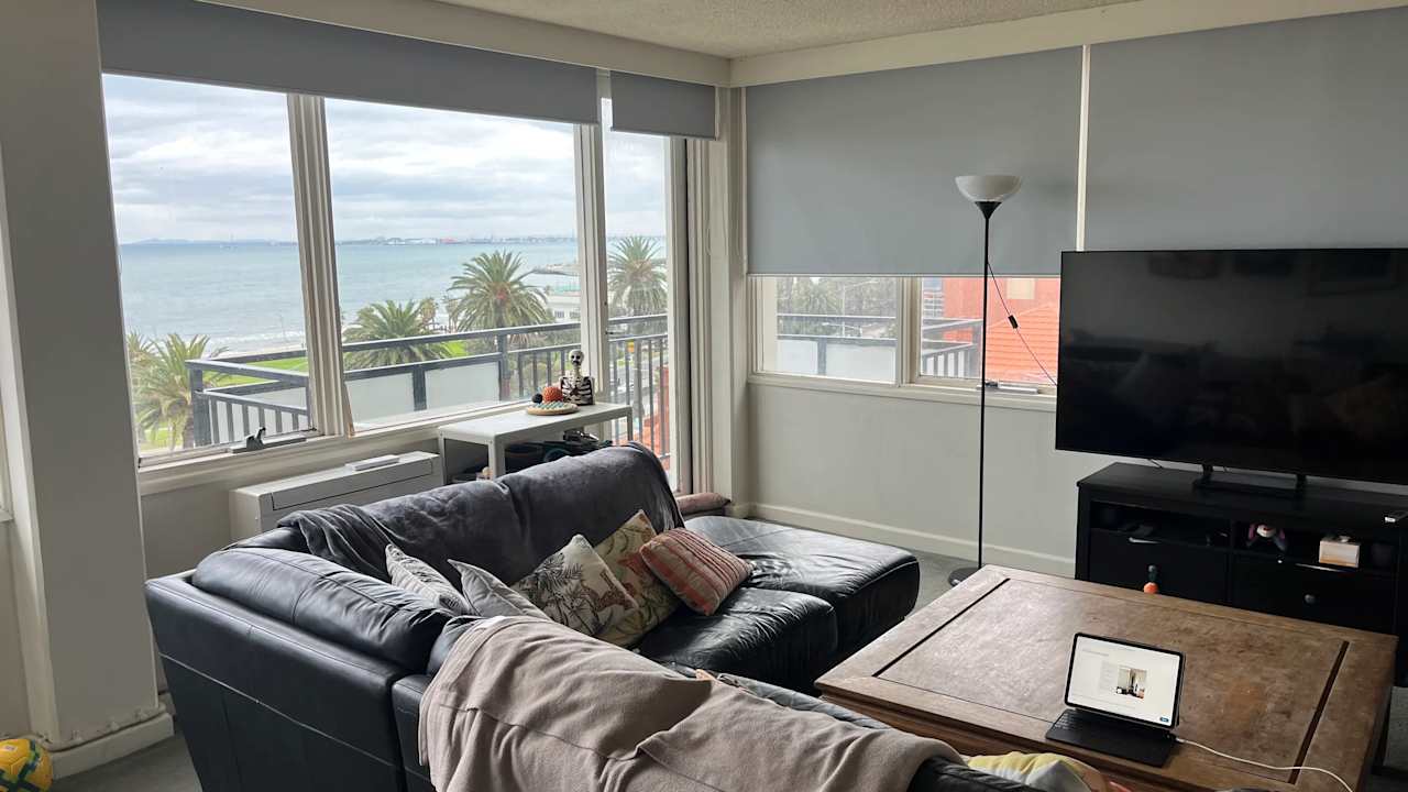 Furnished room in a flatshare