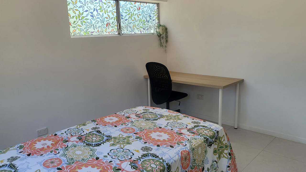 Furnished room in a flatshare