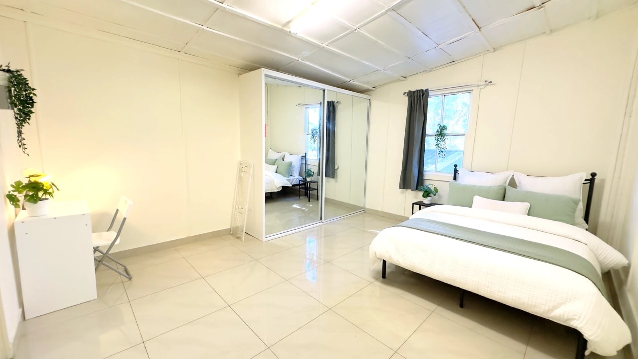 Furnished room in a share house