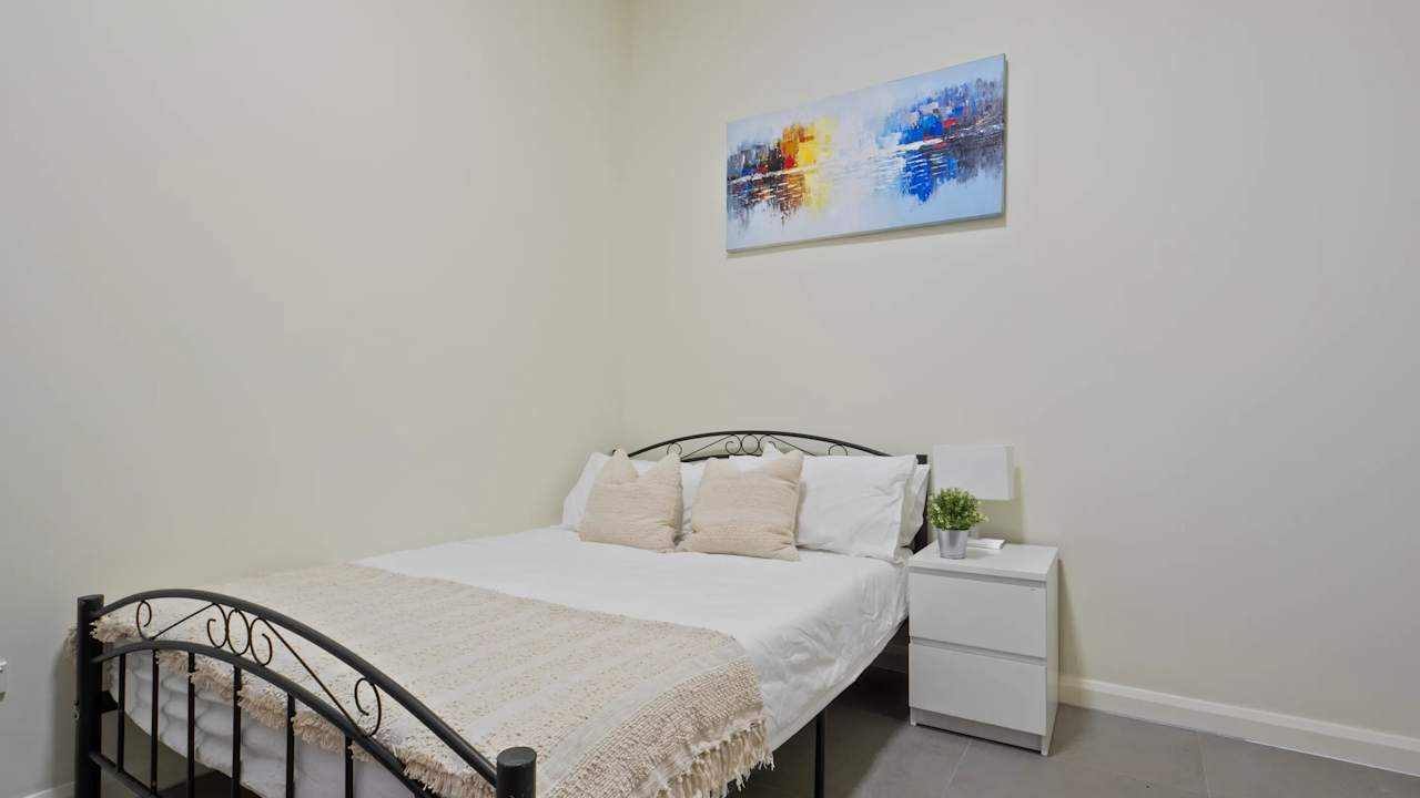 Furnished room in a share house