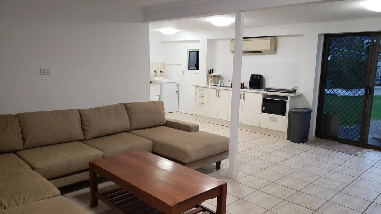 Furnished room in a flatshare