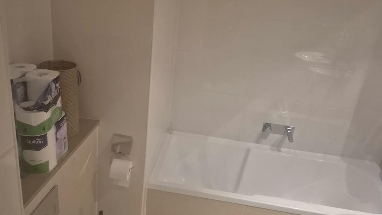 Unfurnished room with ensuite in a flatshare