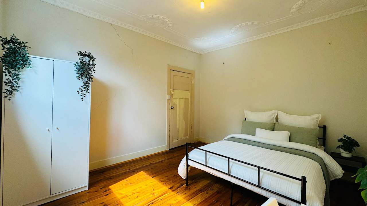 Furnished room in a flatshare